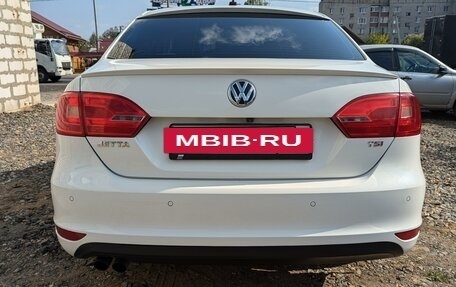 Volkswagen Jetta VI, 2013 год, 990 000 рублей, 2 фотография