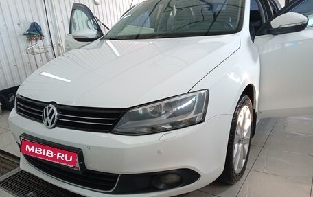 Volkswagen Jetta VI, 2013 год, 990 000 рублей, 10 фотография