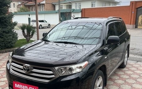 Toyota Highlander III, 2013 год, 2 200 000 рублей, 2 фотография