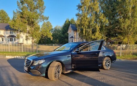 Mercedes-Benz E-Класс, 2016 год, 3 750 000 рублей, 5 фотография