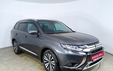 Mitsubishi Outlander III рестайлинг 3, 2020 год, 2 340 000 рублей, 3 фотография