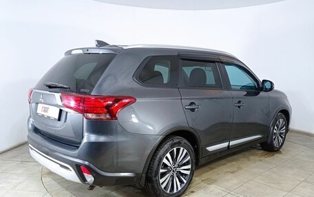 Mitsubishi Outlander III рестайлинг 3, 2020 год, 2 340 000 рублей, 5 фотография