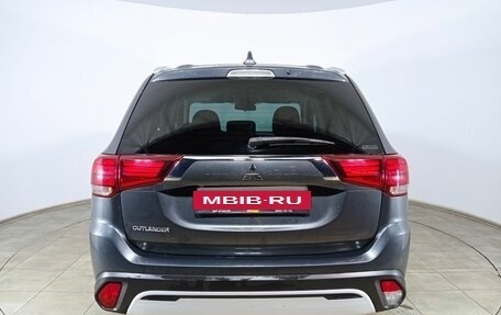 Mitsubishi Outlander III рестайлинг 3, 2020 год, 2 340 000 рублей, 6 фотография