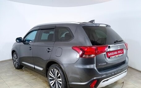 Mitsubishi Outlander III рестайлинг 3, 2020 год, 2 340 000 рублей, 7 фотография