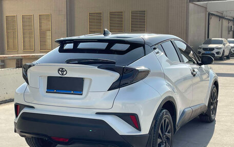 Toyota C-HR I рестайлинг, 2021 год, 1 647 000 рублей, 5 фотография