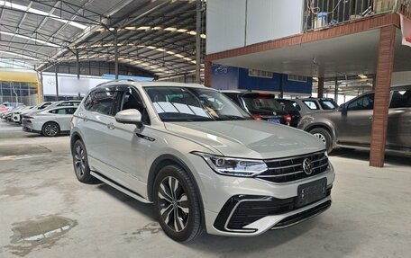 Volkswagen Tiguan II, 2021 год, 2 797 000 рублей, 1 фотография