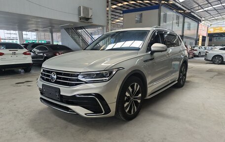 Volkswagen Tiguan II, 2021 год, 2 797 000 рублей, 6 фотография