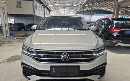 Volkswagen Tiguan II, 2021 год, 2 797 000 рублей, 9 фотография