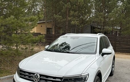 Volkswagen Tiguan II, 2018 год, 3 700 000 рублей, 2 фотография