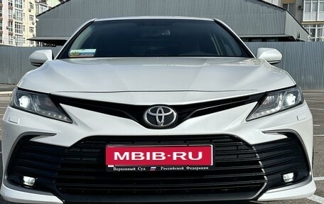 Toyota Camry, 2021 год, 3 300 000 рублей, 1 фотография