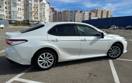 Toyota Camry, 2021 год, 3 300 000 рублей, 6 фотография