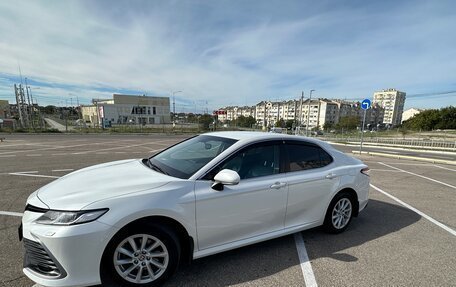 Toyota Camry, 2021 год, 3 300 000 рублей, 5 фотография