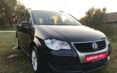 Volkswagen Touran III, 2009 год, 880 000 рублей, 1 фотография