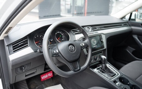 Volkswagen Passat B8 рестайлинг, 2018 год, 1 983 000 рублей, 24 фотография