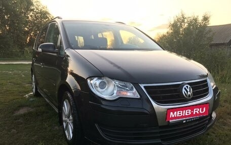 Volkswagen Touran III, 2009 год, 880 000 рублей, 6 фотография