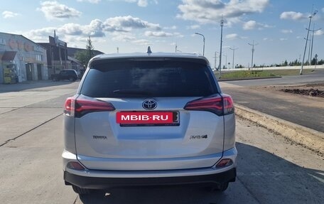 Toyota RAV4, 2015 год, 2 111 111 рублей, 15 фотография