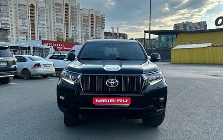 Toyota Land Cruiser Prado 150 рестайлинг 2, 2021 год, 6 700 000 рублей, 5 фотография