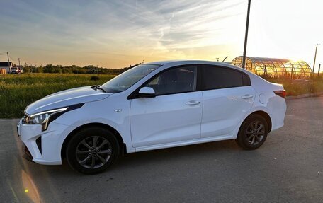 KIA Rio IV, 2021 год, 1 880 000 рублей, 2 фотография