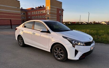 KIA Rio IV, 2021 год, 1 880 000 рублей, 10 фотография