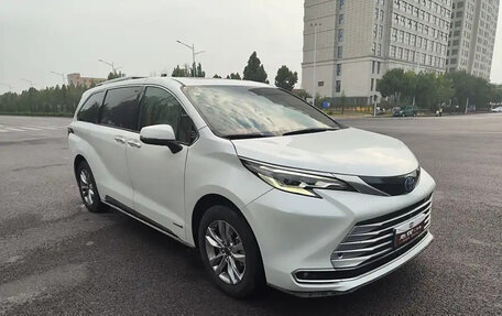 Toyota Sienna, 2021 год, 4 000 000 рублей, 6 фотография