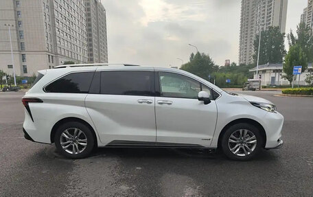 Toyota Sienna, 2021 год, 4 000 000 рублей, 8 фотография