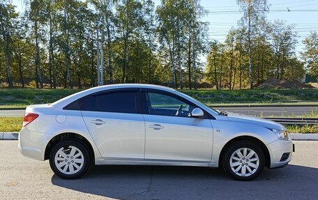 Chevrolet Cruze II, 2011 год, 664 001 рублей, 4 фотография