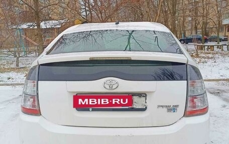 Toyota Prius, 2005 год, 600 000 рублей, 12 фотография