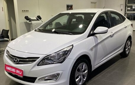 Hyundai Solaris II рестайлинг, 2015 год, 1 075 000 рублей, 1 фотография