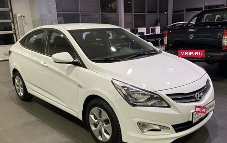 Hyundai Solaris II рестайлинг, 2015 год, 1 075 000 рублей, 3 фотография