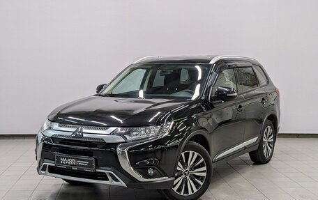 Mitsubishi Outlander III рестайлинг 3, 2020 год, 2 470 000 рублей, 1 фотография