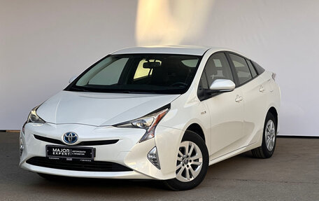 Toyota Prius IV XW50, 2017 год, 2 390 000 рублей, 1 фотография