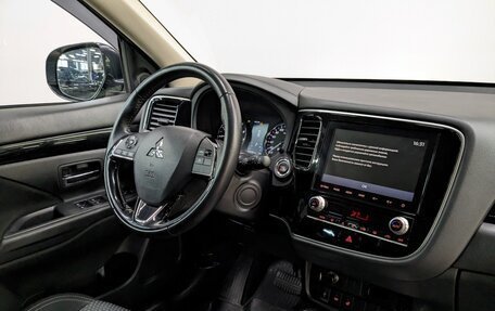 Mitsubishi Outlander III рестайлинг 3, 2020 год, 2 470 000 рублей, 24 фотография