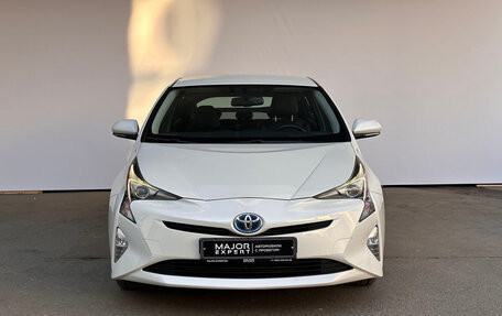 Toyota Prius IV XW50, 2017 год, 2 390 000 рублей, 2 фотография