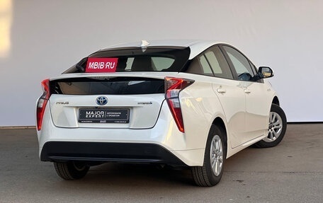 Toyota Prius IV XW50, 2017 год, 2 390 000 рублей, 7 фотография