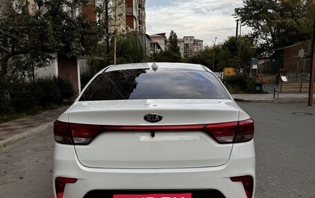 KIA Rio IV, 2018 год, 1 300 000 рублей, 2 фотография