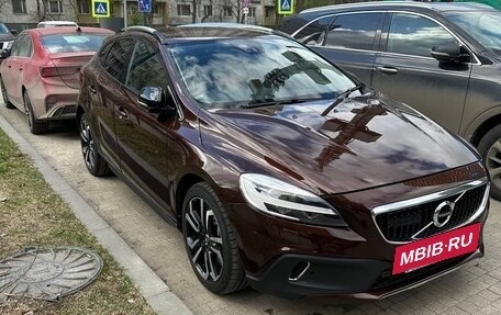 Volvo V40 Cross Country I, 2017 год, 2 550 000 рублей, 2 фотография