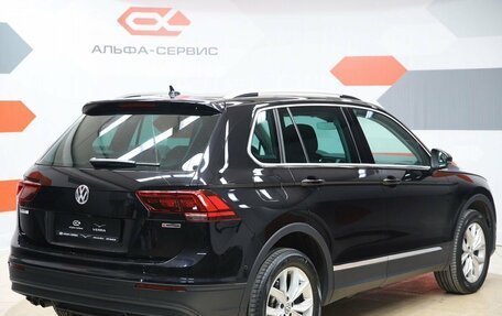 Volkswagen Tiguan II, 2019 год, 3 090 000 рублей, 5 фотография