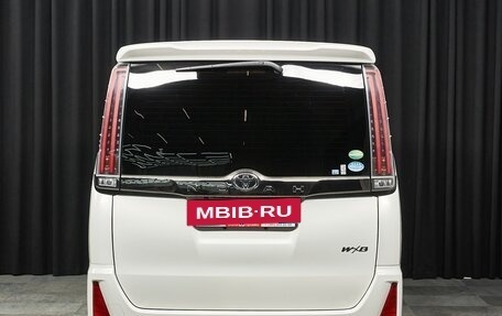 Toyota Noah III, 2018 год, 2 999 000 рублей, 5 фотография