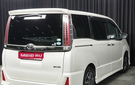 Toyota Noah III, 2018 год, 2 999 000 рублей, 4 фотография