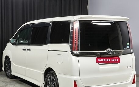 Toyota Noah III, 2018 год, 2 999 000 рублей, 6 фотография