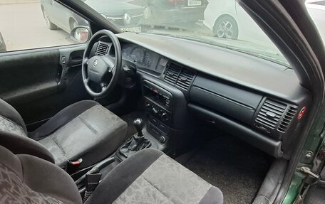 Opel Vectra B рестайлинг, 1997 год, 135 000 рублей, 10 фотография