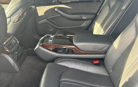 Audi A8, 2011 год, 1 800 000 рублей, 14 фотография