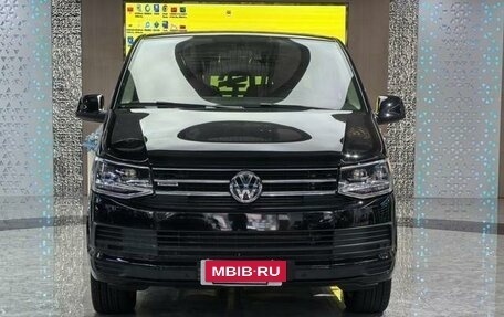 Volkswagen Caravelle T6 рестайлинг, 2019 год, 4 545 000 рублей, 3 фотография