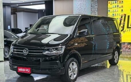 Volkswagen Caravelle T6 рестайлинг, 2019 год, 4 545 000 рублей, 1 фотография