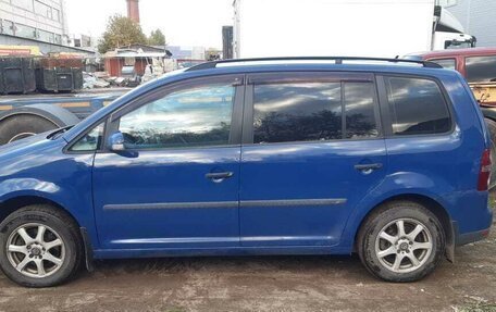 Volkswagen Touran III, 2008 год, 700 000 рублей, 1 фотография