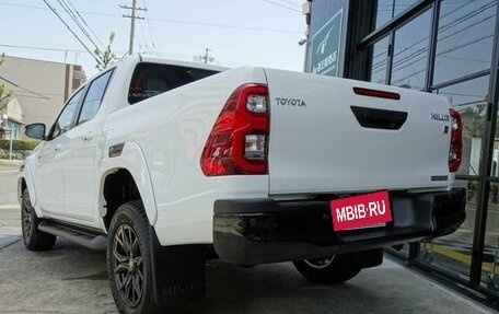 Toyota Hilux VIII, 2023 год, 4 950 000 рублей, 6 фотография