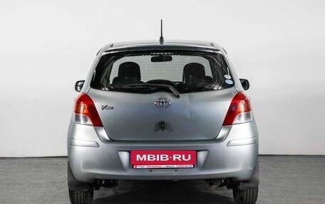 Toyota Vitz, 2010 год, 700 000 рублей, 4 фотография