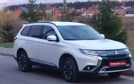 Mitsubishi Outlander III рестайлинг 3, 2021 год, 2 860 000 рублей, 1 фотография