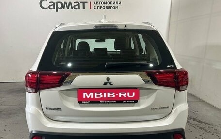 Mitsubishi Outlander III рестайлинг 3, 2018 год, 2 500 000 рублей, 6 фотография