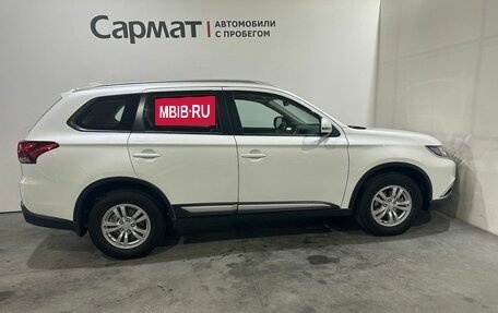 Mitsubishi Outlander III рестайлинг 3, 2018 год, 2 500 000 рублей, 8 фотография